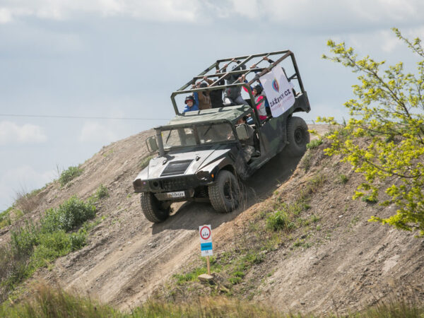 Divoký Hummer 2 v 1