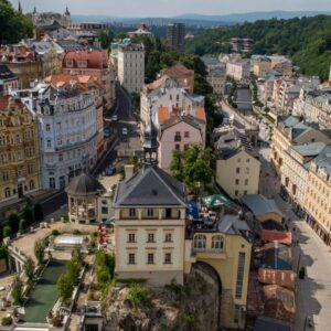 Poznávání Karlových Varů s polopenzí pro dva a hotel na kolonádě