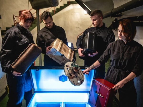 Záhada z budoucnosti - Úniková hra na doma až pro 13 hráčů