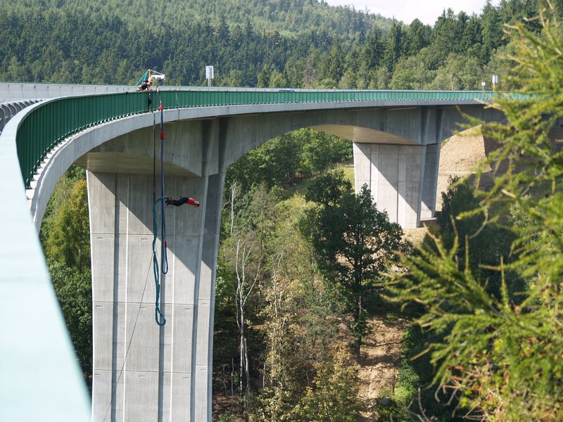 Bungee jumping z mostu - Obrázek 2
