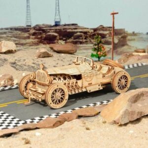 Dřevěný model retro závodního automobilu