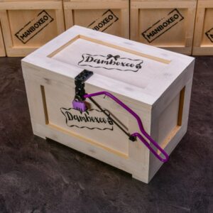 Prázdná Damboxeo truhla se zámečkem a pilkou