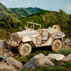 Dřevěný skládací vojenský jeep