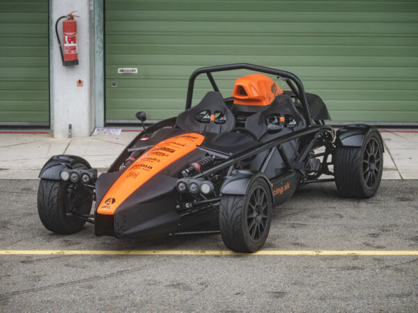 Jízda v Ariel Atom na okruhu