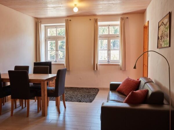 Čtyřpatrový hotel u lanovky na Sněžku