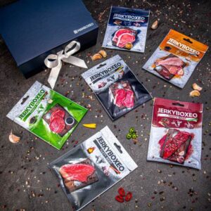 Giftboxeo dárkový box (royal blue) - Plné sušeného masa (jerky)