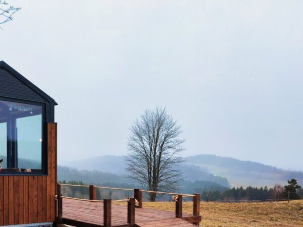 Glamping na dvě noci - tiny house u Lipna s vinotékou