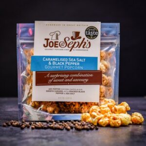 Luxusní popcorn Joe & Seph's se zkaramelizovanou solí a černým pepřem 32 g