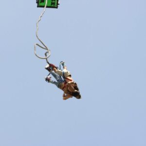 Bungee jumping z jeřábu ve dvou