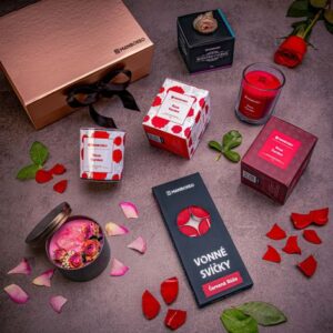 Giftboxeo dárkový box (rose gold) - Plné vůní růže