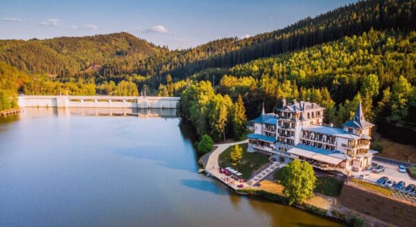 Luxusní wellness pobyt s polopenzí v 5* hotelu u přehrady