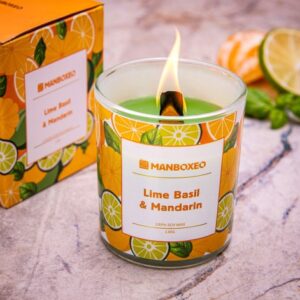 Originální Svíčka s dřevěným praskajícím knotem a intenzivní vůní Lime Basil & Mandarine 130 g