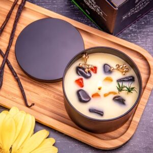 Unikátně zdobená svíčka v plechové dóze s intenzivní vůní - Vanilla 200 g