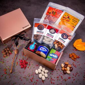 Giftboxeo dárkový box (rose gold) - Plné sladkostí
