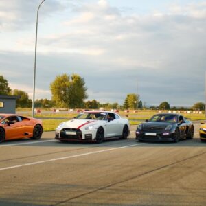Jízda v supersportech na polygonu v Hradci Králové