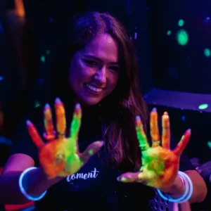 ArtMoment | Kurz malování svítícími barvami