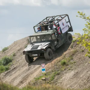 Divoký Hummer 2 v 1