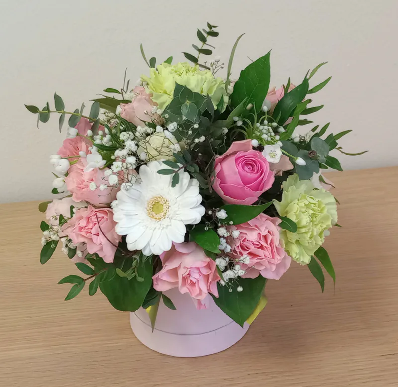 Floristkou na zkoušku - kurz práce s květinami - Obrázek 3