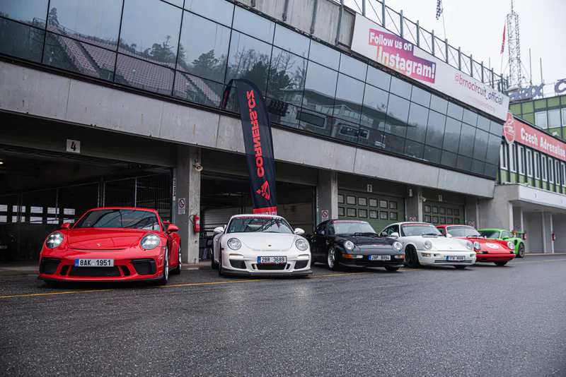 Jízda na okruhu v 6 generacích Porsche 911 - Obrázek 2