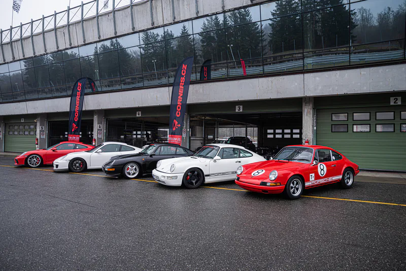 Jízda na okruhu v 6 generacích Porsche 911