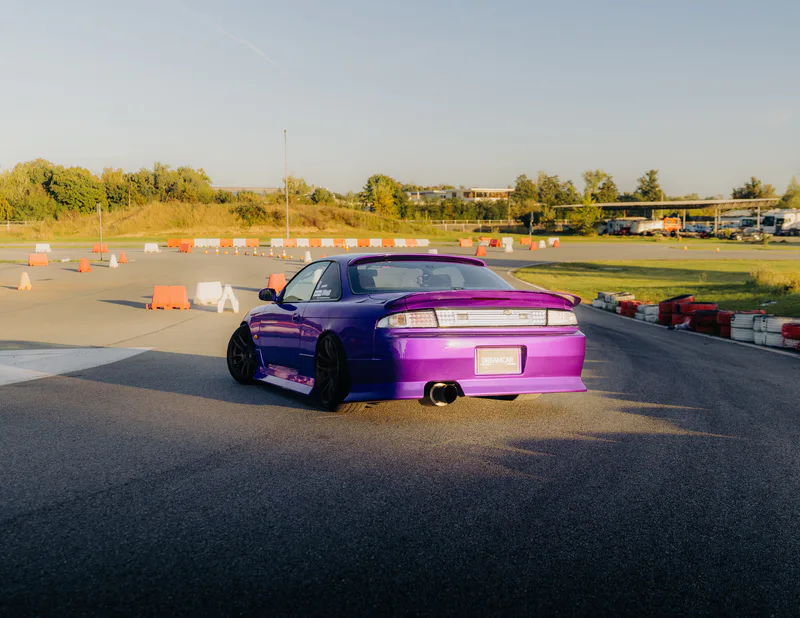 Jízda na polygonu v driftovací ikoně Nissan Silvia - Obrázek 3