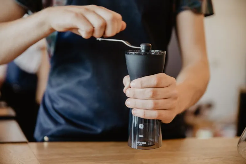 Online kurz přípravy kávy s pražírnou DOUBLESHOT + 5 druhů špičkové kávy + sada na přípravu kávy + kvalitní mlýnek - Obrázek 2