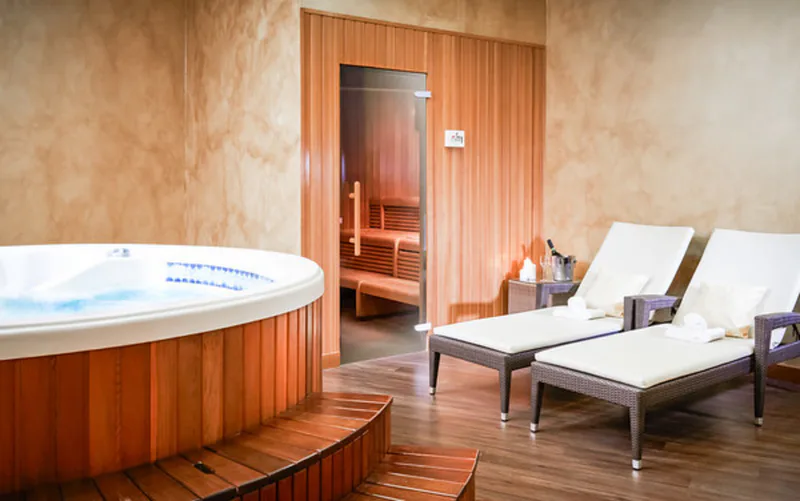 Privátní sauna s vířivkou - Obrázek 2
