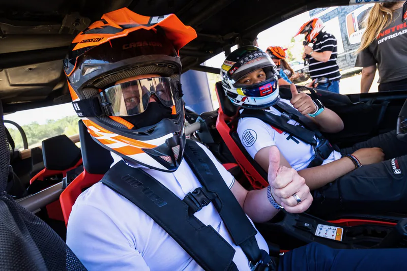Rodinná jízda v buggy Can-am Maverick