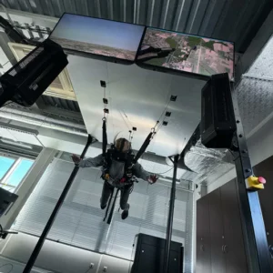 Simulátor seskoku padákem s VR