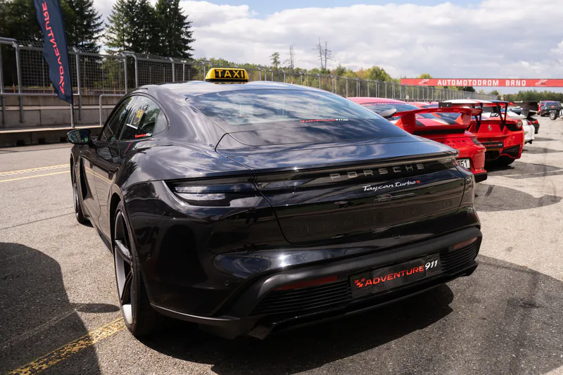 Spolujízda v Porsche Taycan na okruhu - Obrázek 3